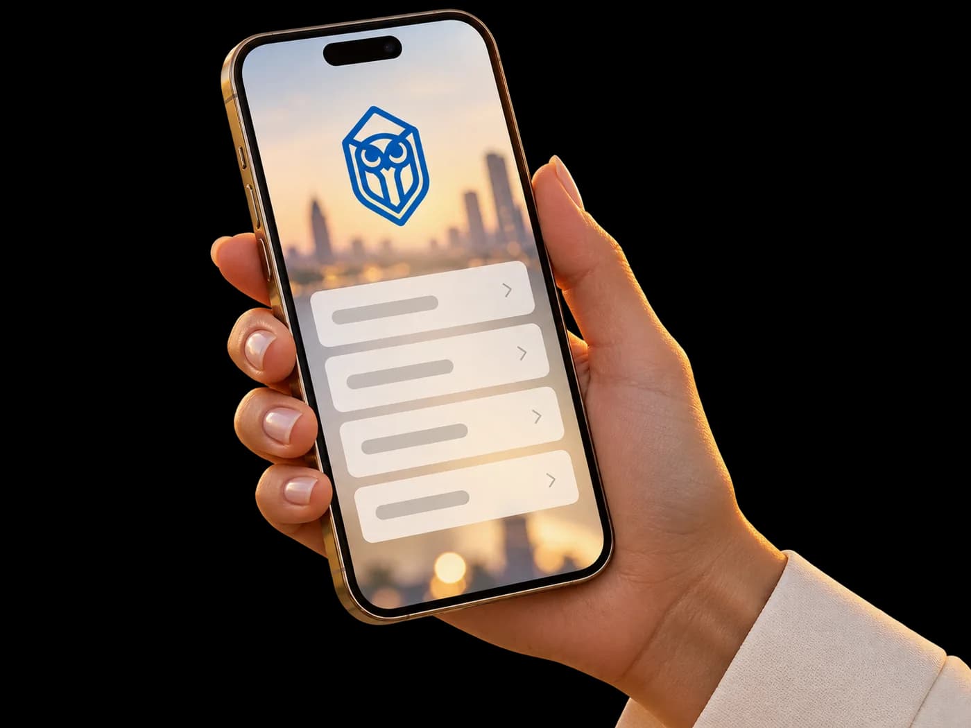 Hand hält ein Smartphone mit dem Verto-Eigentümerportal